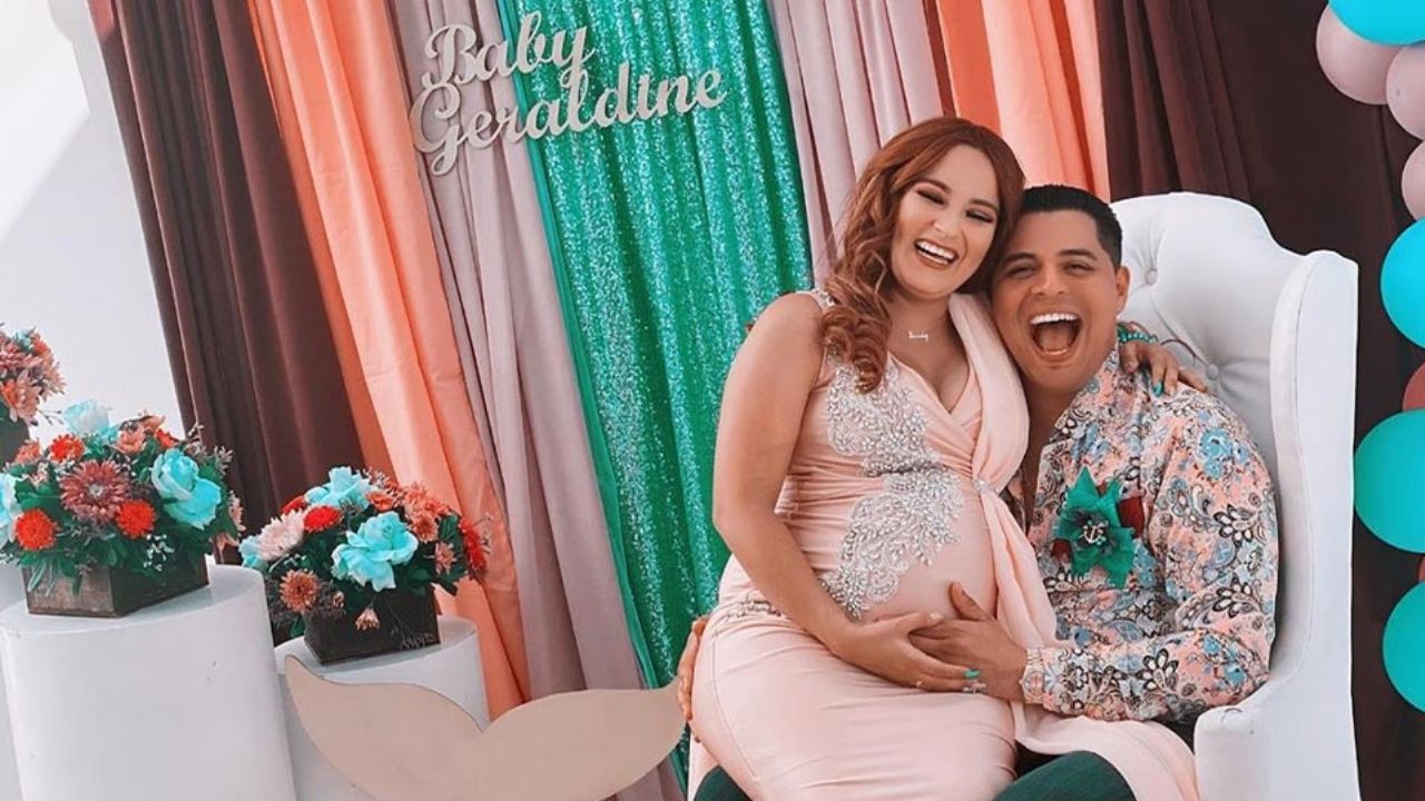 Eduin Caz y su esposa Daysi, esperan a su segundo bebé y lo comparten de una divertida forma