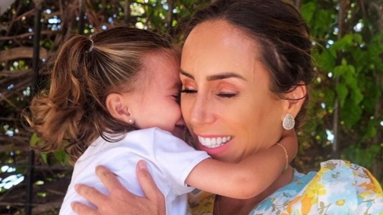 ¡Exceso de ternura! Inés Gómez Mont presume a su hija menor llena de jabón