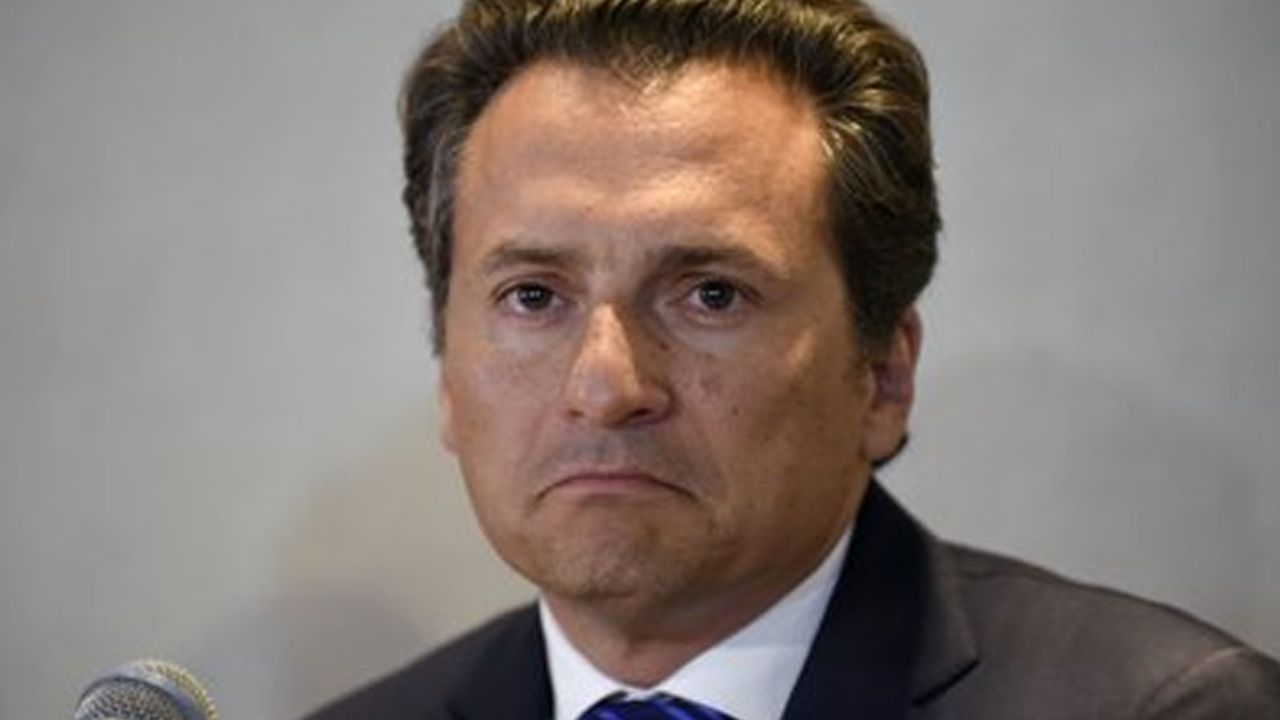 Emilio Lozoya llega a México tras 13 horas de vuelo para ser juzgado ante la ley