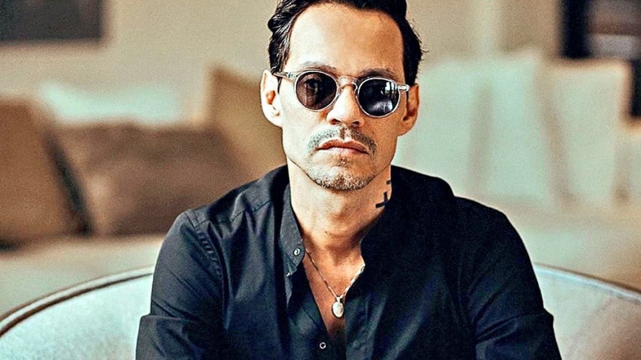 Usuarios ‘tunden’ a Marc Anthony tras presentar a un ciervo como su nueva mascota