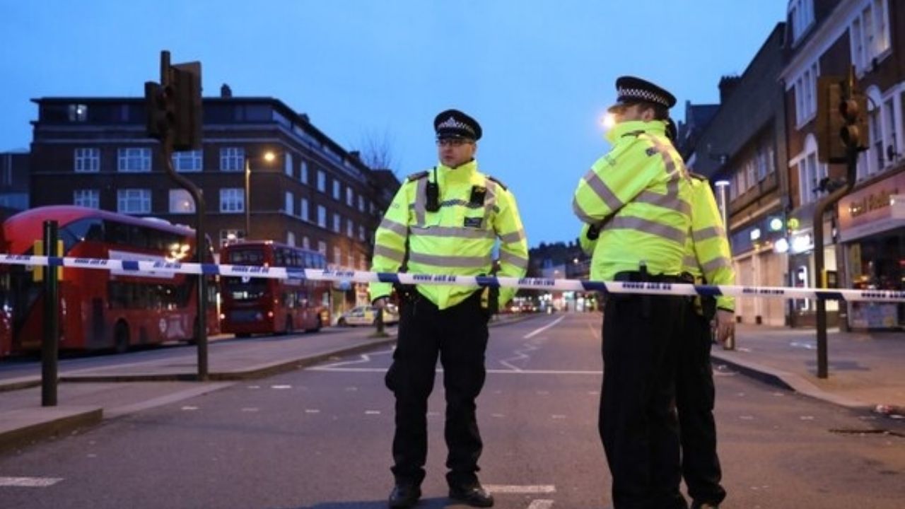 Dos personas son apuñaladas en medio de un ataque en el centro de Londres