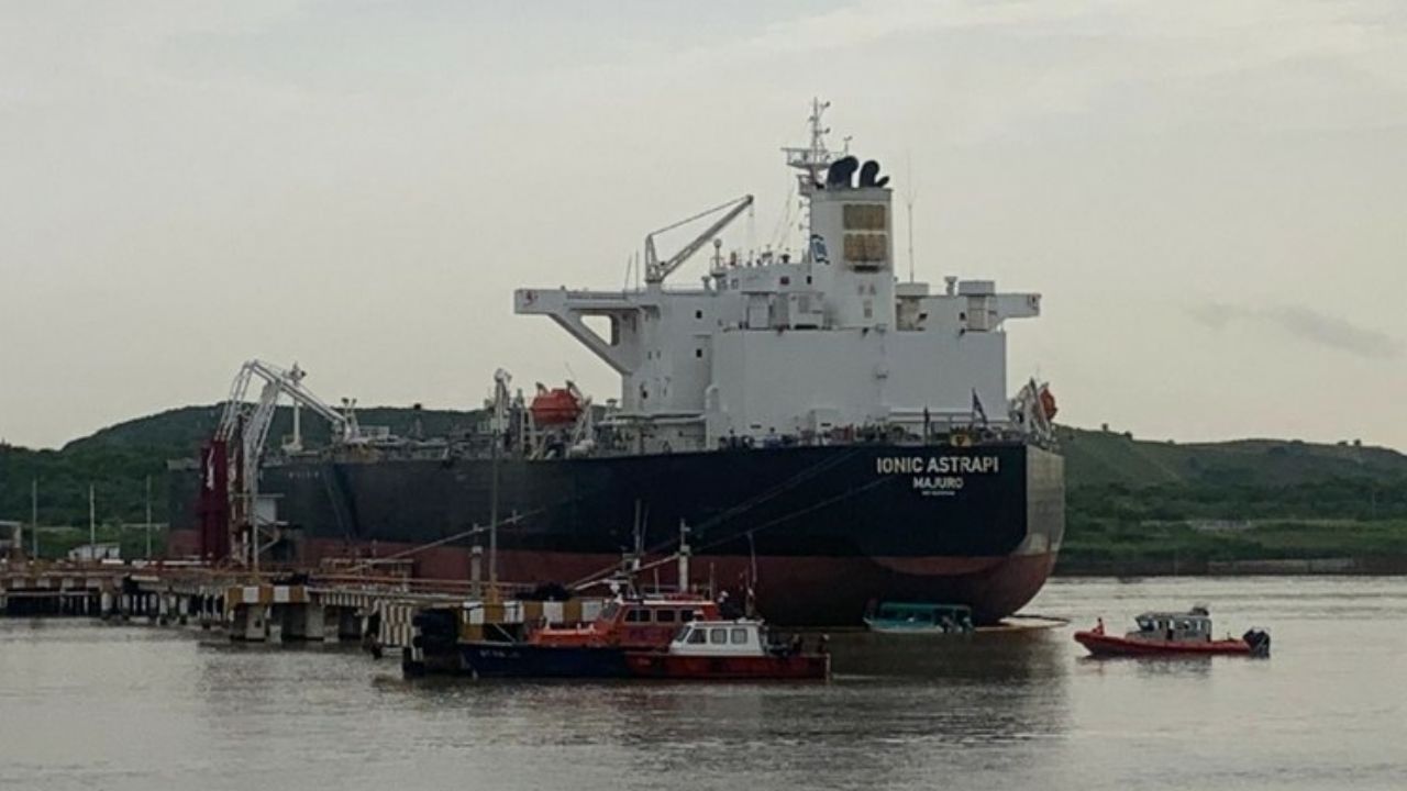 Dos empleados de Pemex desaparecen tras el hundimiento de una embarcación en un río de Veracruz