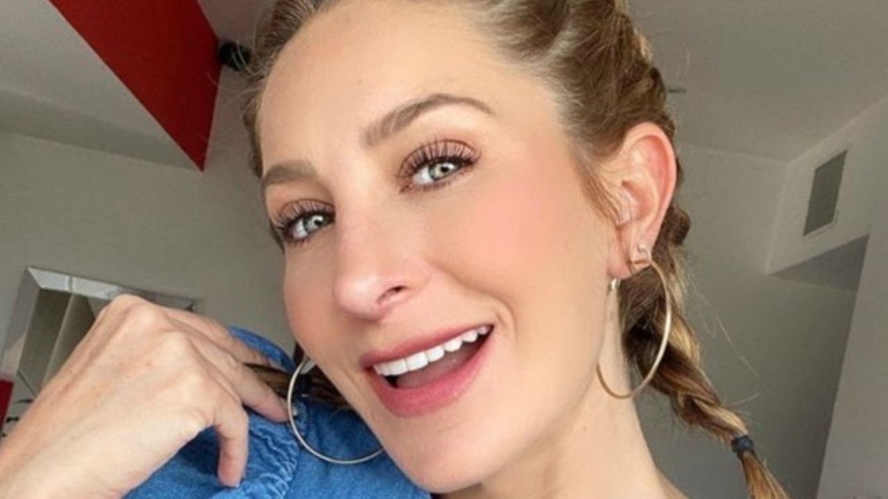 Geraldine Bazán sorprende con “apasionado beso” en la nueva normalidad de las novelas