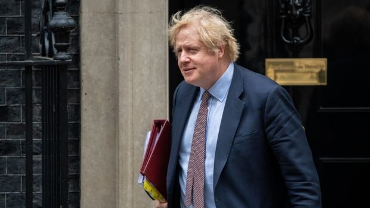 Boris Johnson espera que el plan para volver a la normalidad total se cumpla antes de Navidad