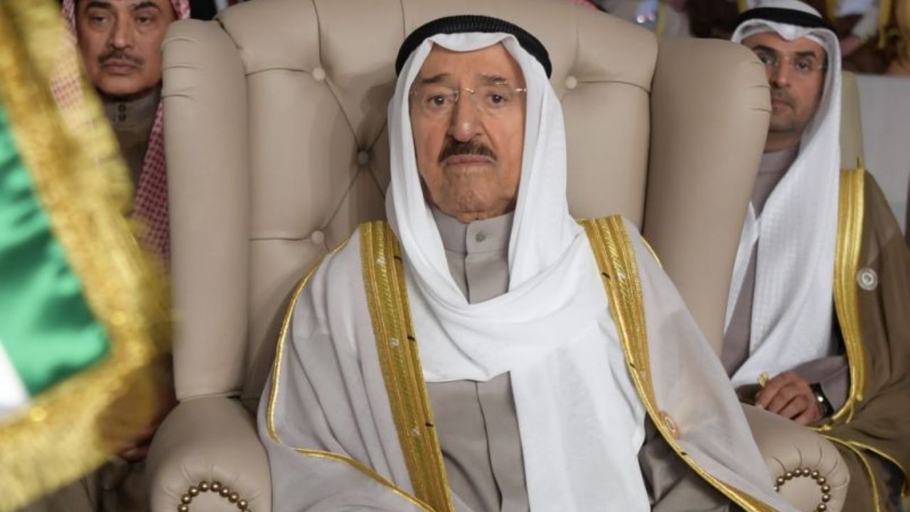 El emir de Kuwait de 91 años es hospitalizado tras presentar varios problemas de salud