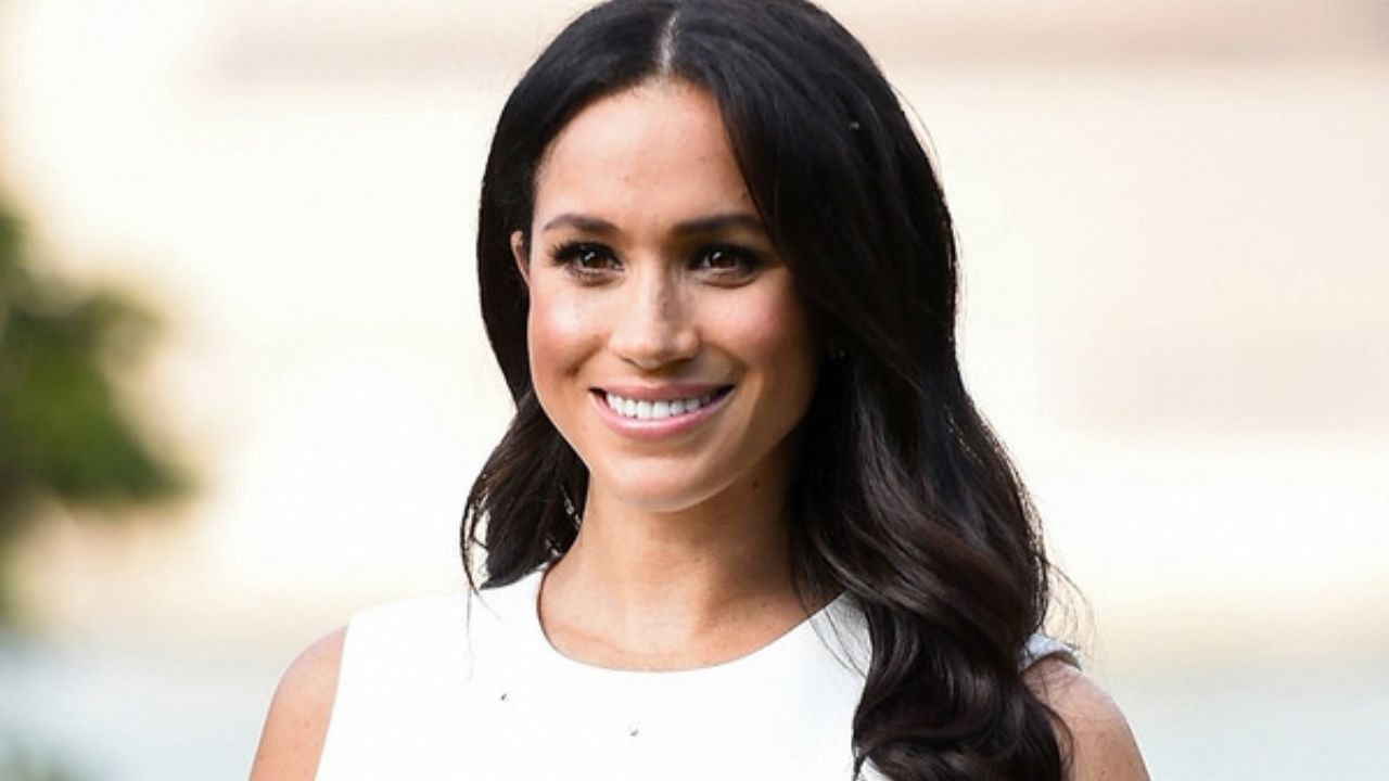Meghan Markle le dice adiós a la etiqueta y regresa a su ‘look’ natural de Los Ángeles