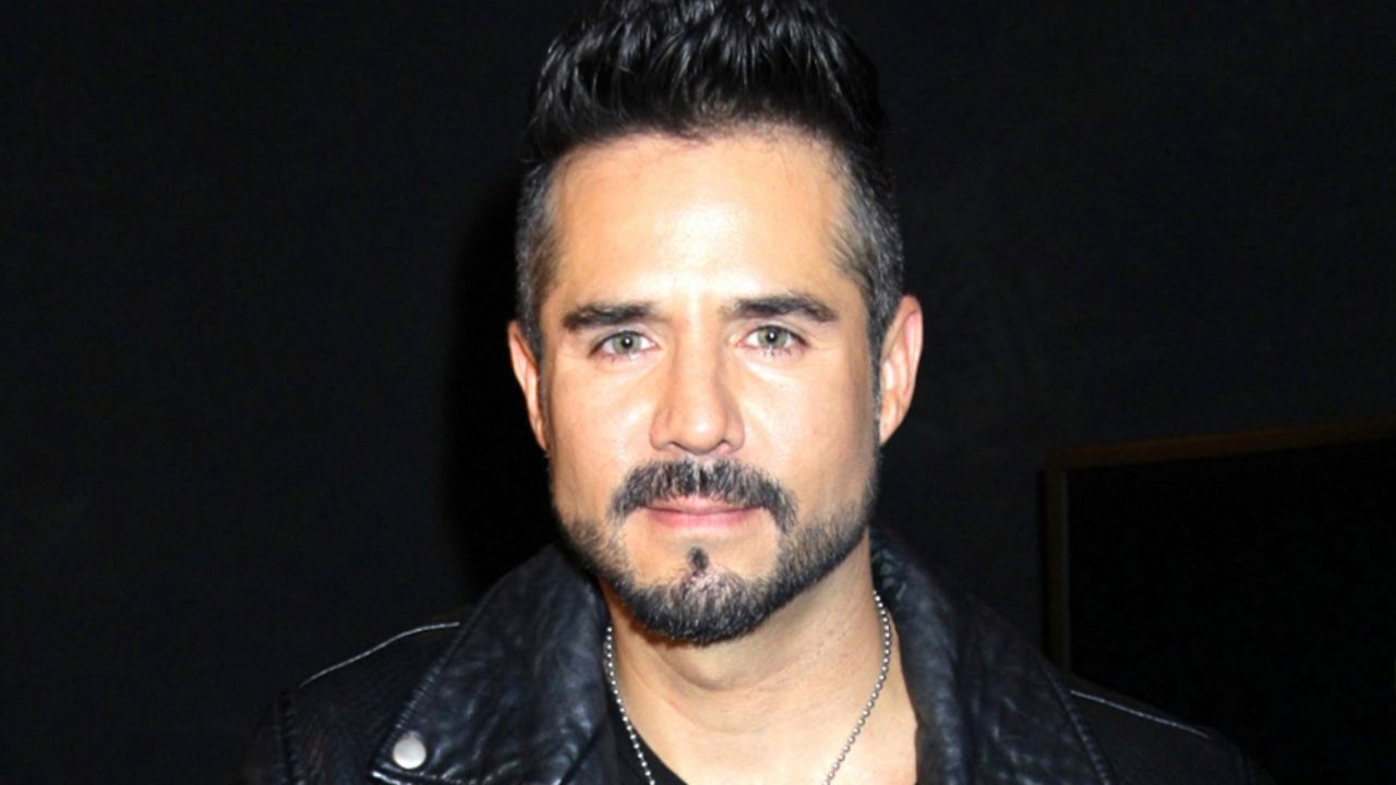 Conductora de ‘Hoy’ traiciona a José Ron y exhibe su ‘romance’ con esta actriz de Televisa