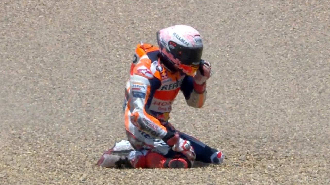 Marc Márquez sufre caída en plena carrera de Moto GP y se fractura el brazo