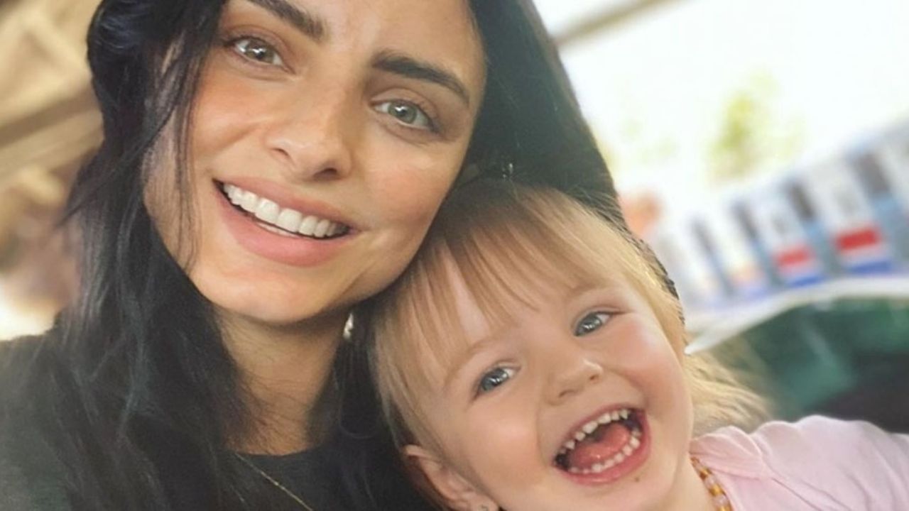 Aislinn Derbez enternece a todos en Instagram al salir de paseo con Kailani