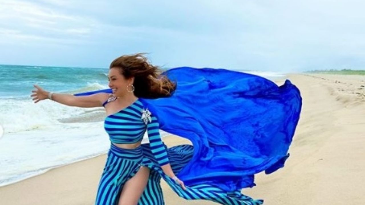 Al estilo de Érika Buenfil, Thalía presume video mientras camina en la arena: “Qué linda vida”