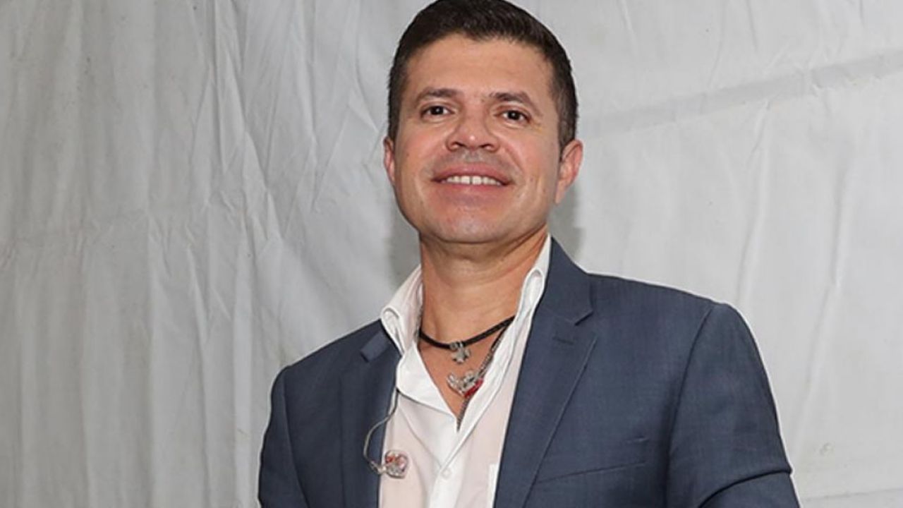 Exvocalista de La Arrolladora Banda El Limón vende sus joyas y ganado para sobrevivir