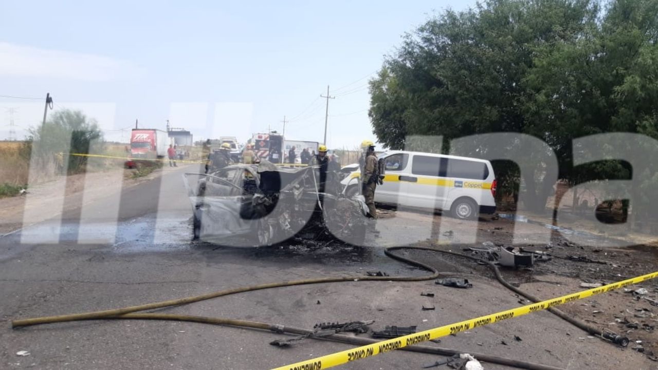 Cajeme: Aparatoso choque entre una vagoneta y un sedán deja tres personas heridas