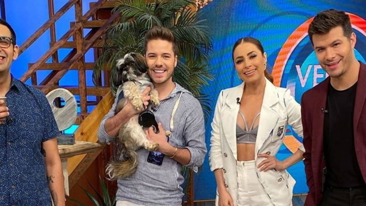 ¿Romance en ‘VLA’? Captan a conductores mientras ‘coquetean’ detrás de cámaras