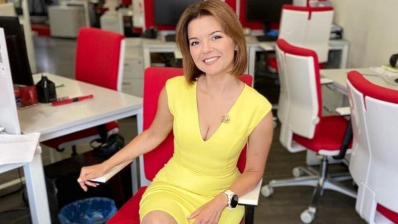 Conductora ucraniana sufre un bochornoso momento a través de una transmisión en vivo