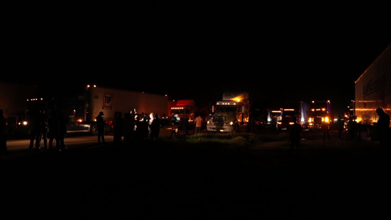 Transportistas de Sinaloa, Nayarit y Sonora, bloquean entrada sur de Obregón