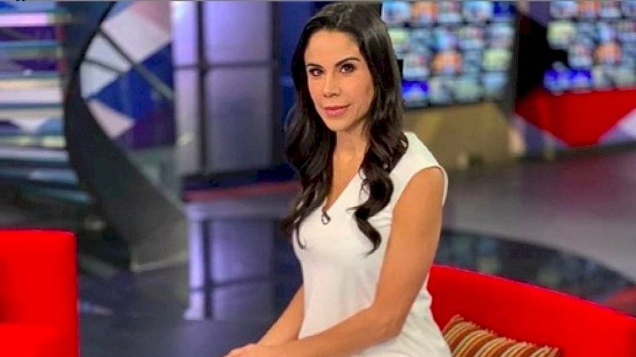 Paola Rojas conquista el foro Televisa al lucirse en encantador vestido naranja: “Lo que dejó el Zague”