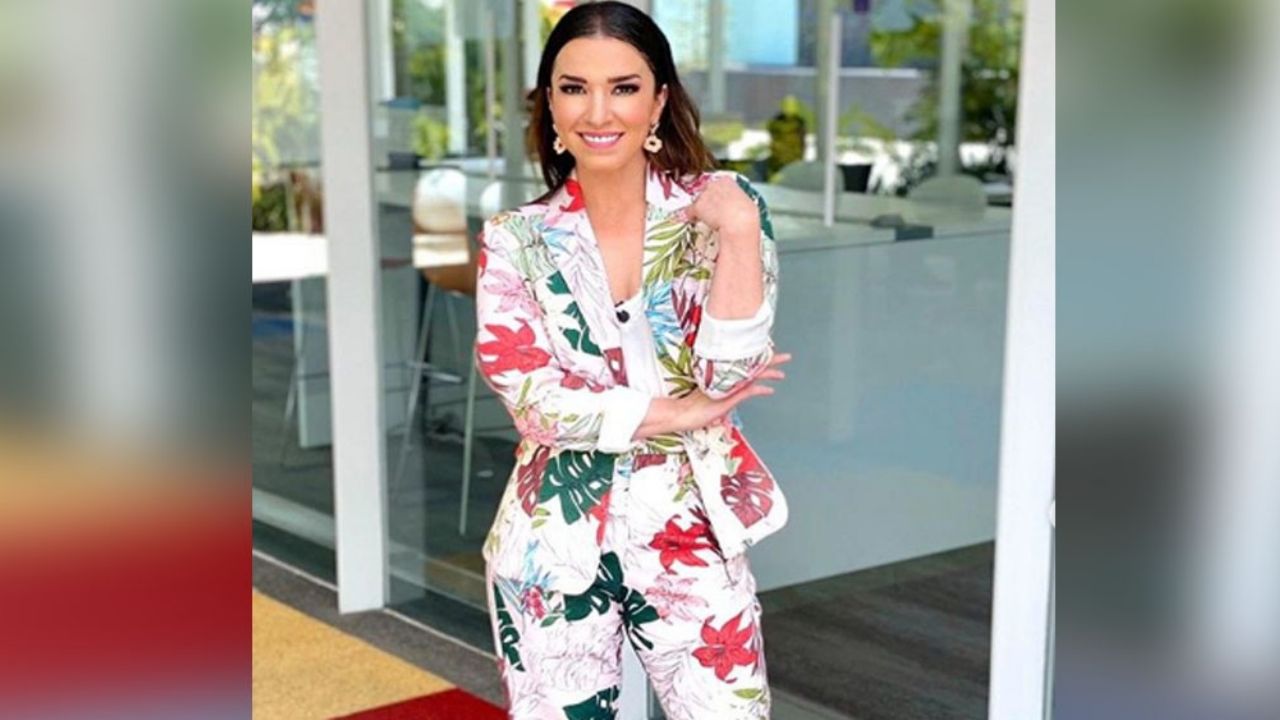 ¡Sin piedad! Atacan a Laura G por lucir “horribles y desagradables atuendos”