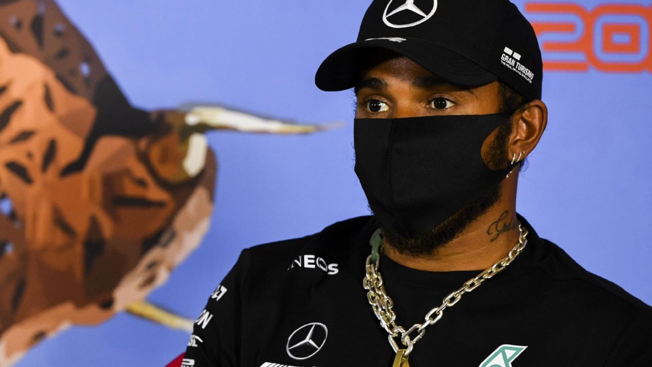 Lewis Hamilton es blanco de críticas tras llamar “ignorantes” a dos excampeones de F1