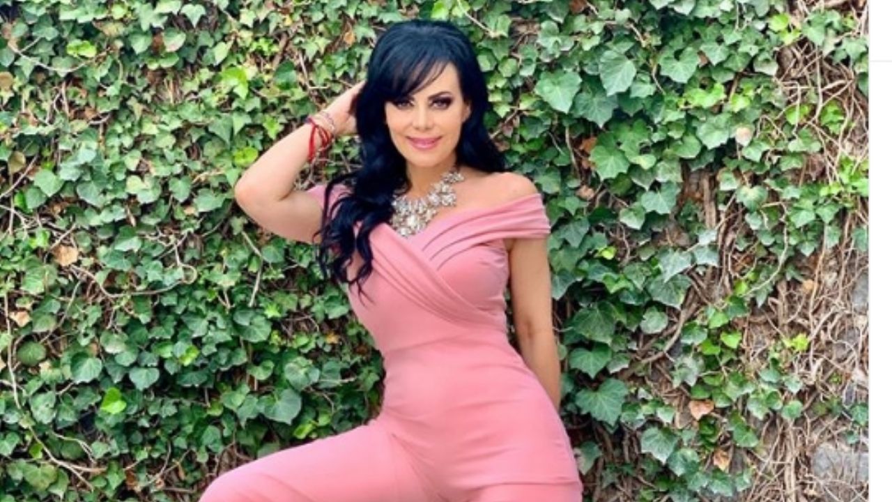 Maribel Guardia paraliza todo Instagram al posar en encantador vestido lila frente al espejo