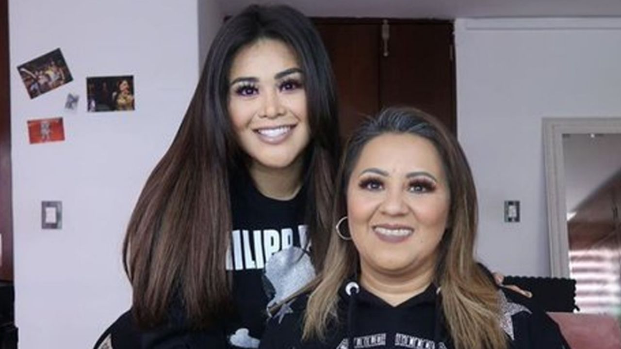 ‘Gomita’ desata la locura en Instagram al modelar junto a su jovial madre