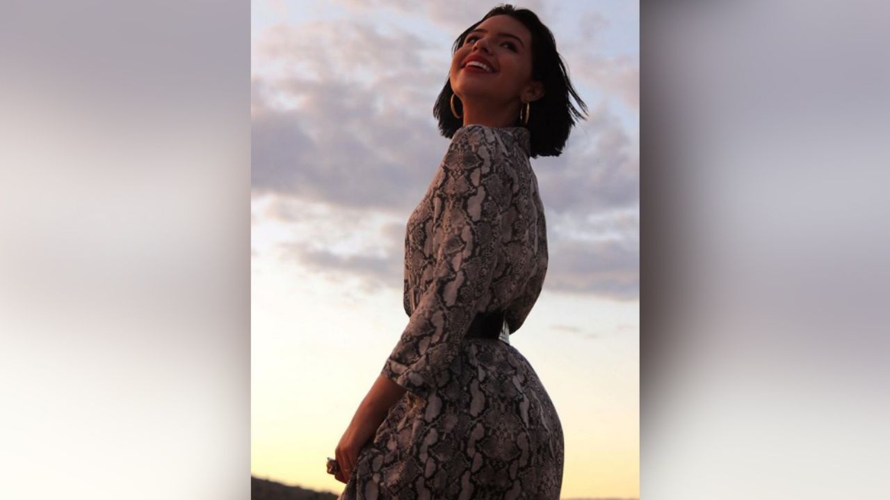 Ángela Aguilar derrite a todo Instagram al asolearse en un veraniego ‘outfit’