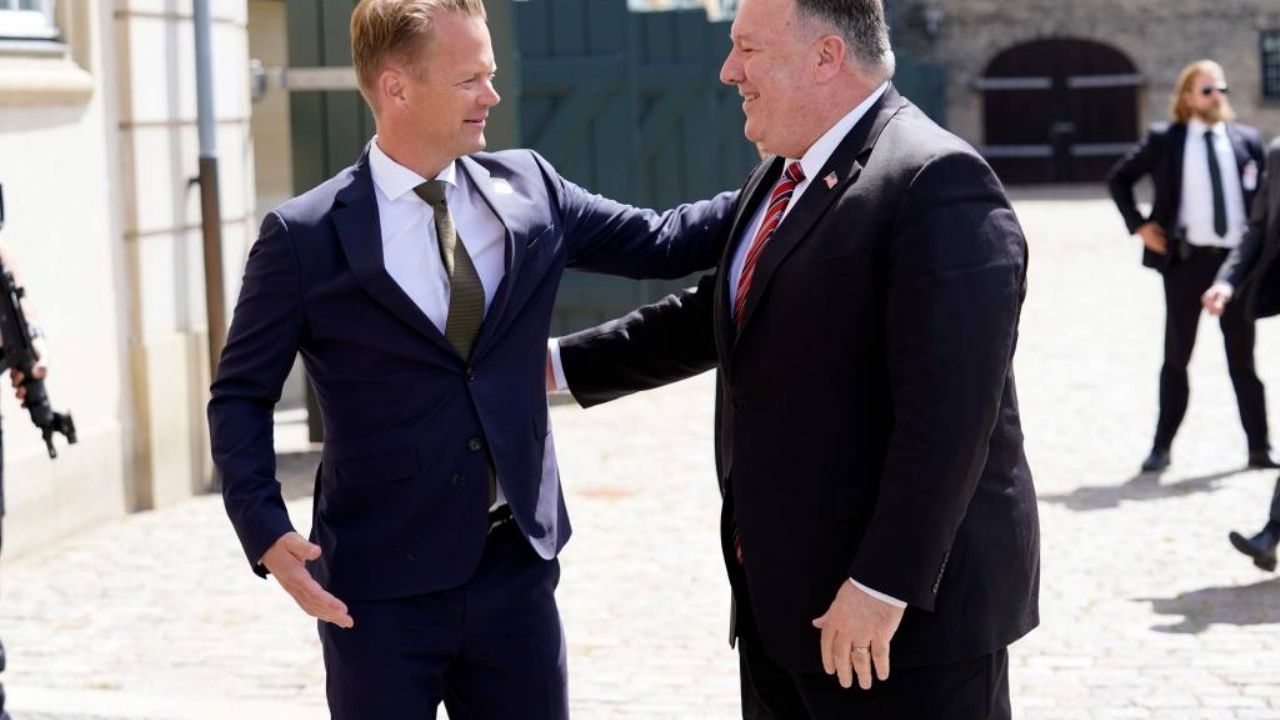 VIDEO: Ministros humillan a funcionario de Trump al negarle el saludo