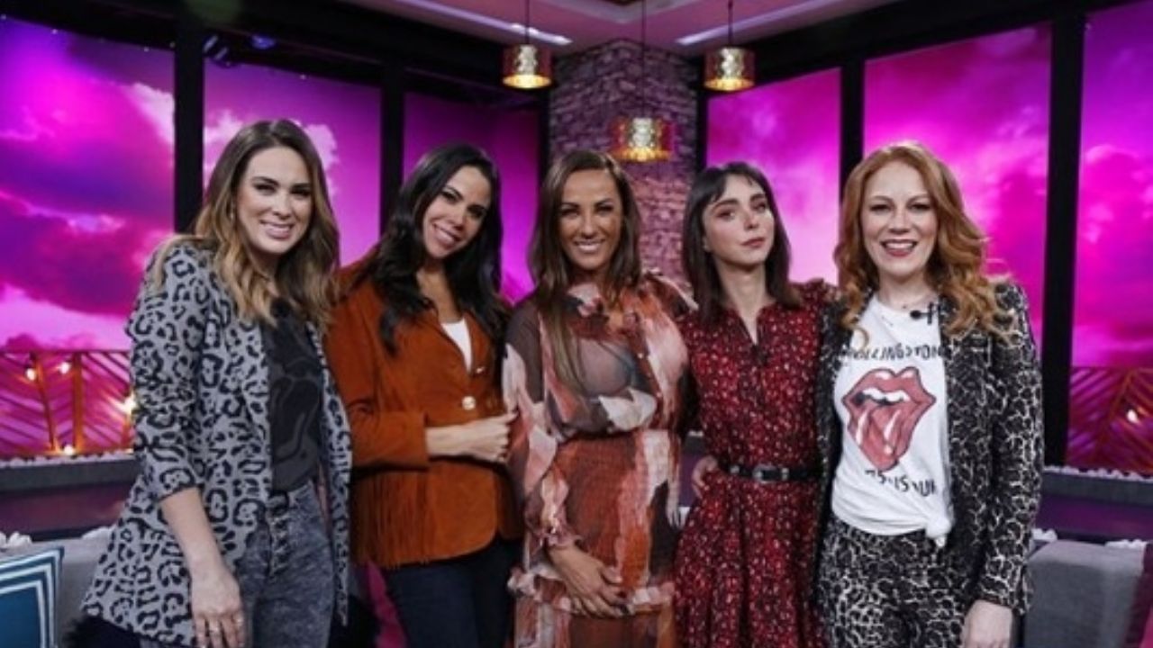 ¿Crisis en Televisa? Conductora ‘vuelve’ al foro de ‘Netas Divinas’ y fans estallan por esta razón