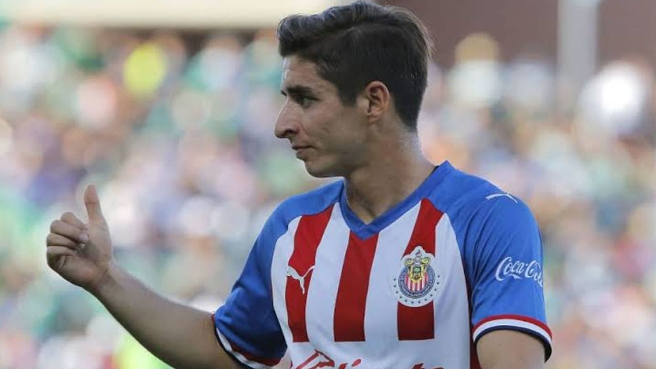 ¡Crisis en Chivas! Uriel Antuna y su familia dan positivo a examen de Covid-19