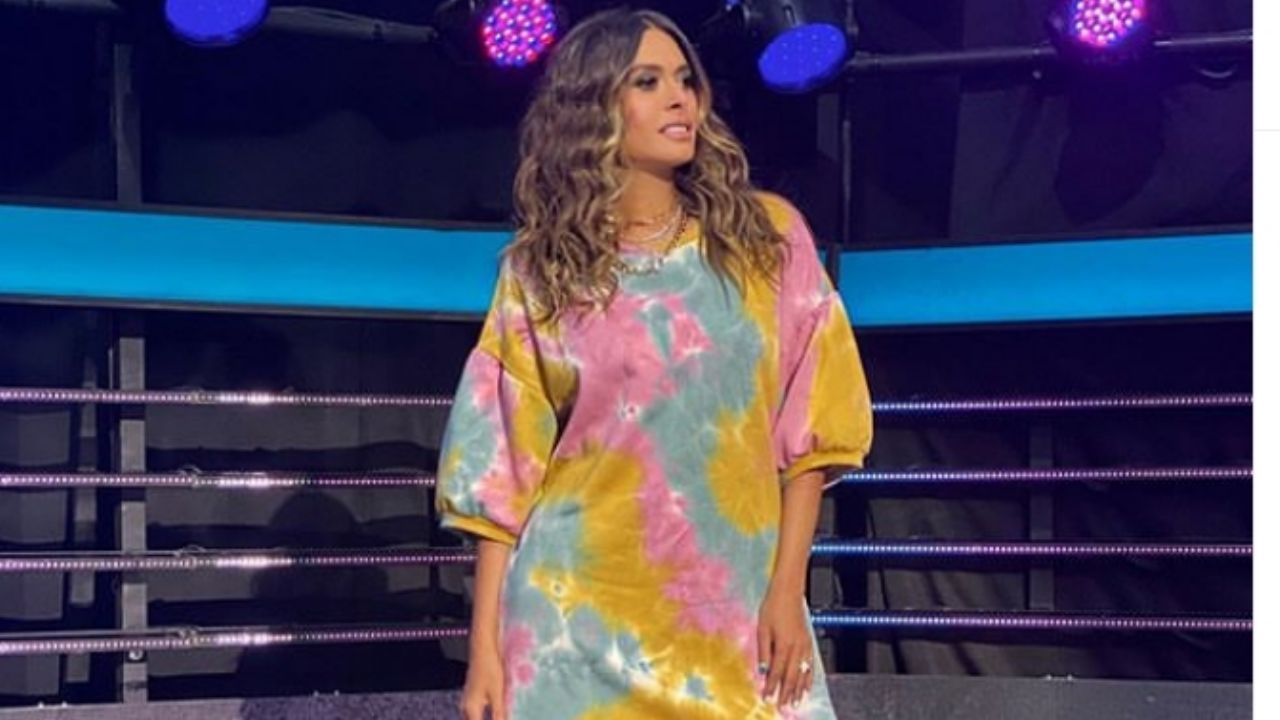 Galilea Montijo desata crueles burlas en el foro de Televisa por llegar con ropa de invierno en pleno verano