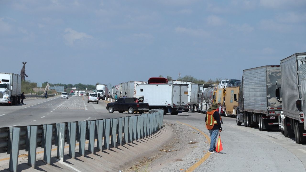 Transportistas denuncian pérdidas económicas por bloqueo en Cajeme
