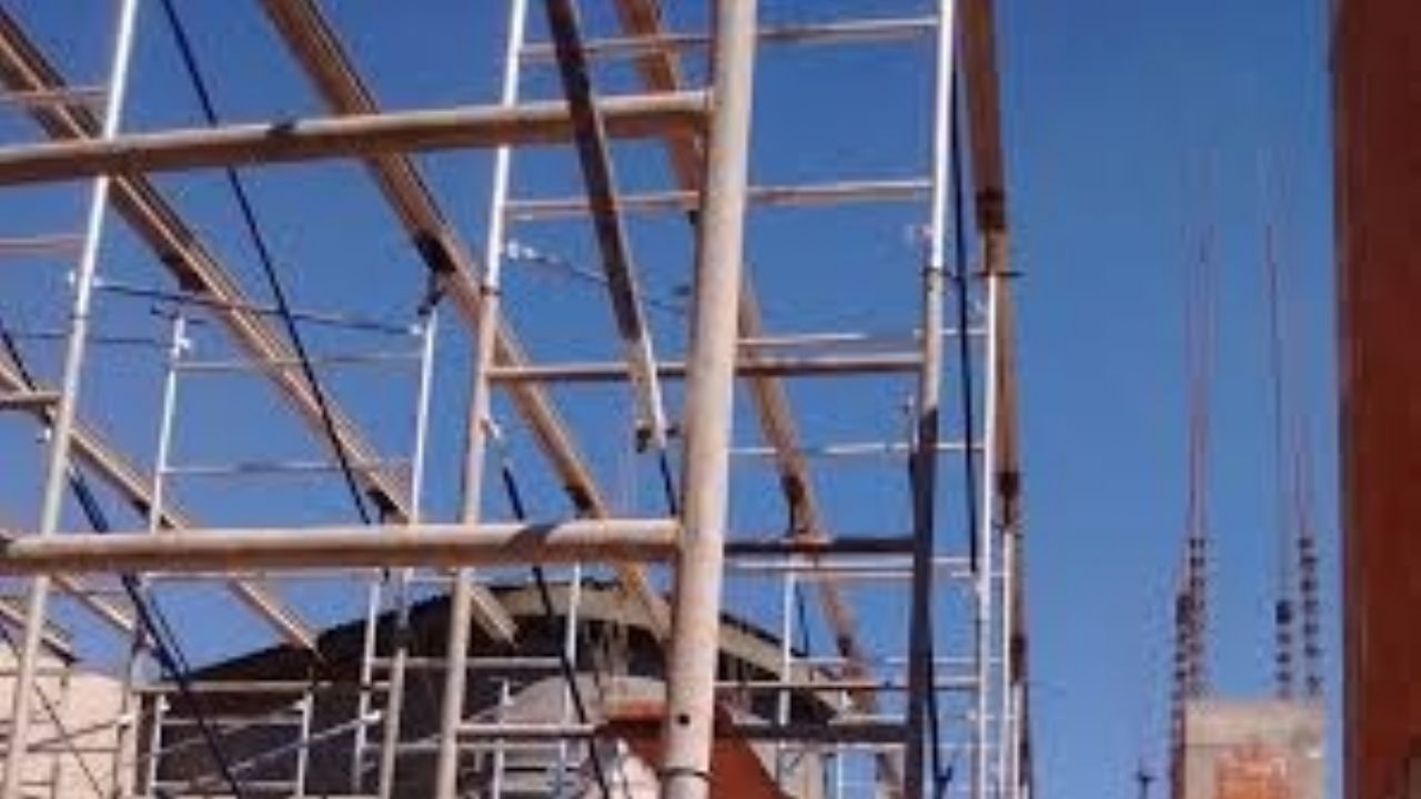 CDMX: Derrumbe en una construcción deja un herido y 42 trabajadores atrapados