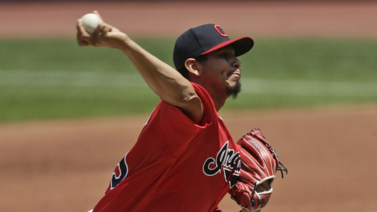 Carrasco poncha a 10 en su regreso triunfal a la lomita con los Indios