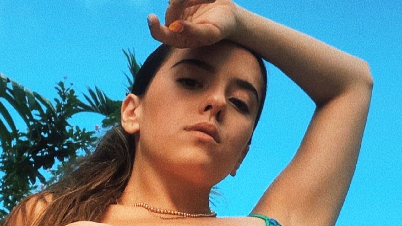 Evaluna, hija de Ricardo Montaner, aprovecha el verano para relajarse bajo el sol