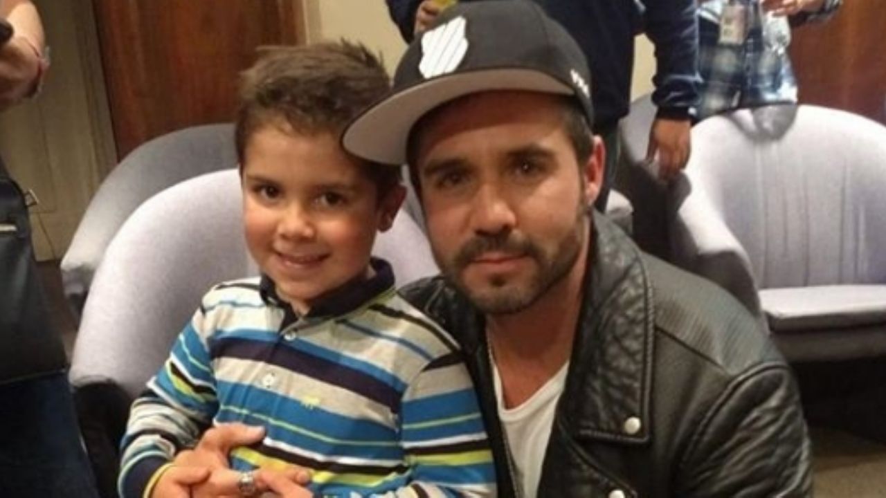 ¿Hijo ‘perdido’ de José Ron? Estrella infantil de Televisa asombra por su parecido al galán