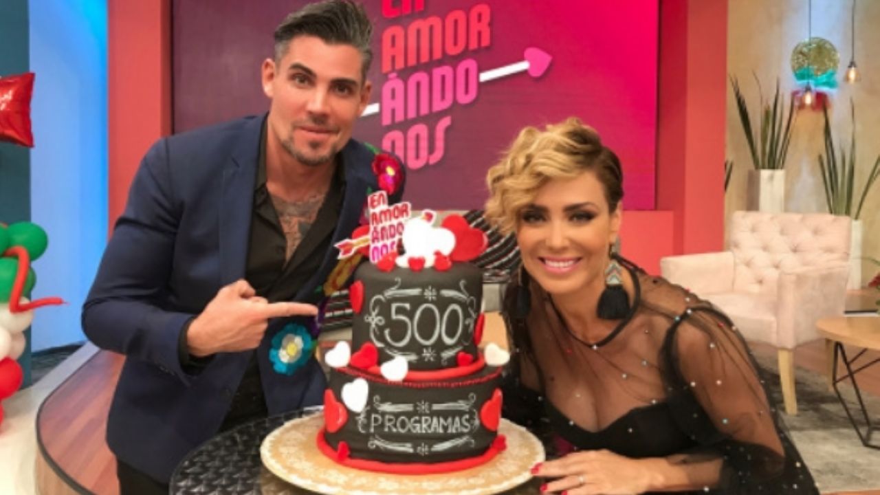 Adrián Cué y Carmen Muñoz emocionan al aparecer con exconcursante que volvió a ‘Enamorándonos’