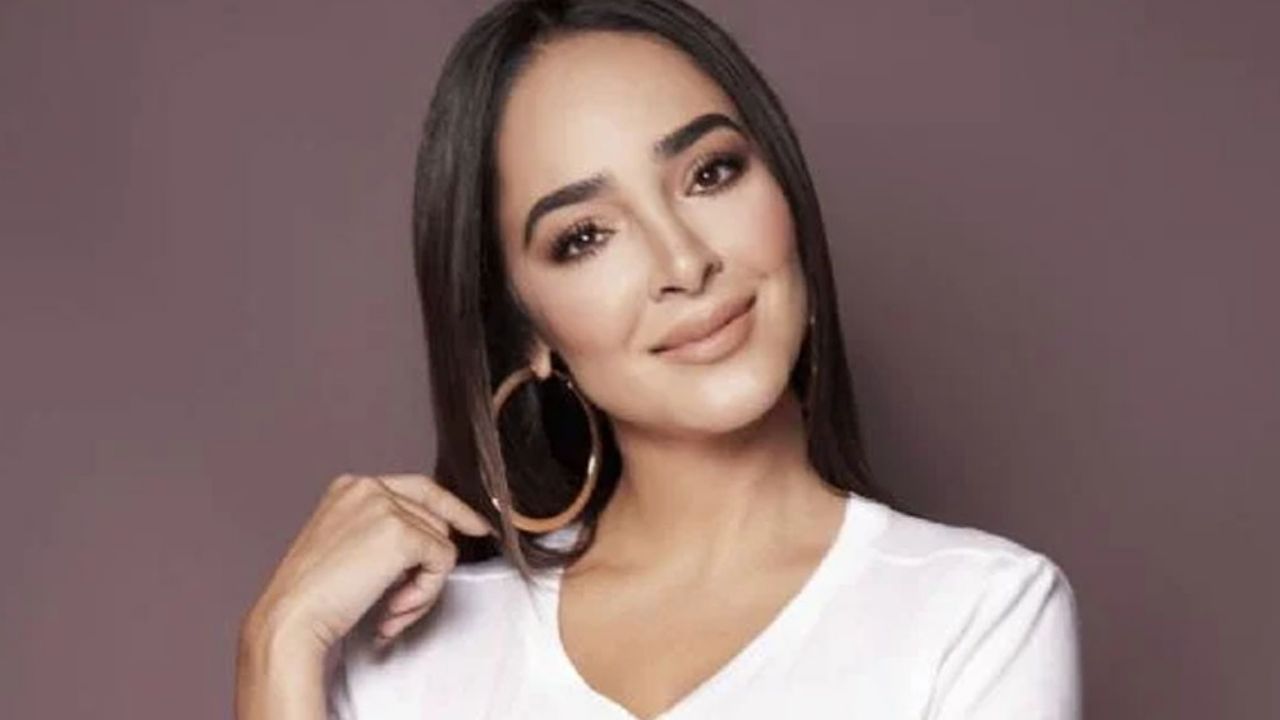 VIDEO: Manelyk sufre terrible accidente en la playa y se queda sin teléfono