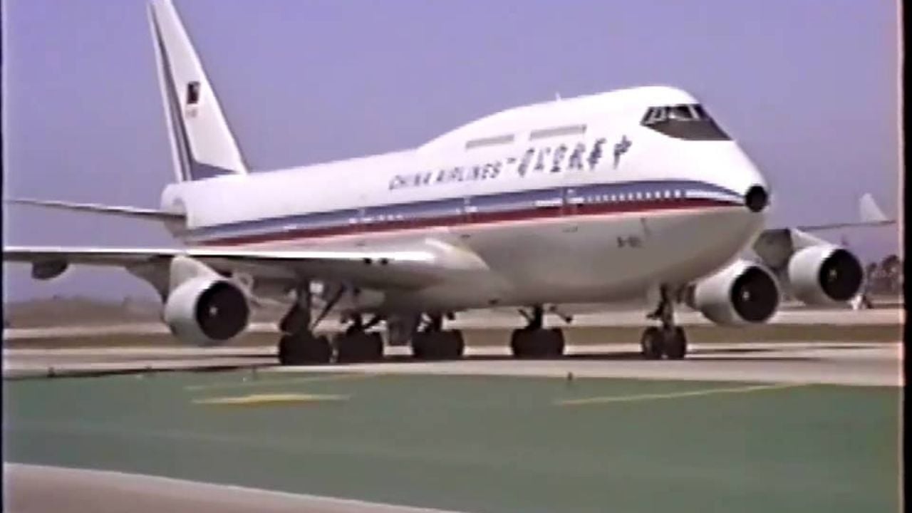 Terror a bordo de un avión: Aeronave es impactada por un rayo en Japón