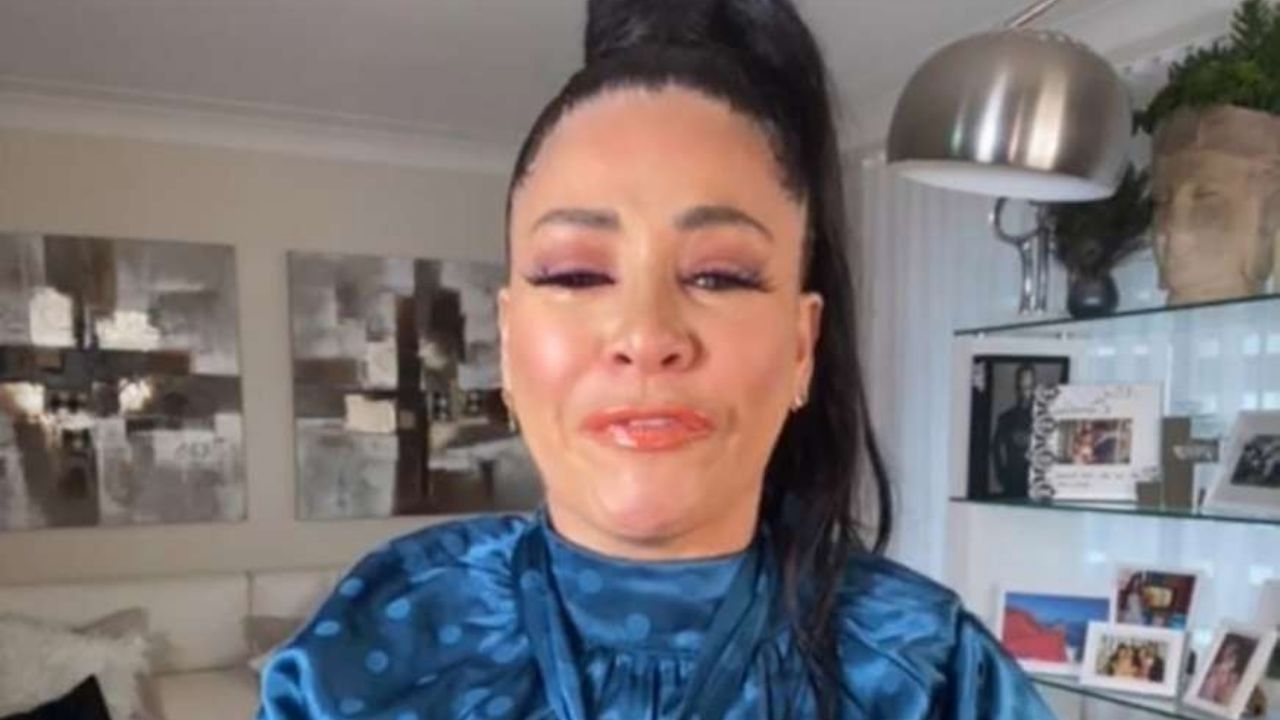 Tras muerte de su padre y su ‘despido’, Carolina Sandoval le dedica emotivas palabras a su madre