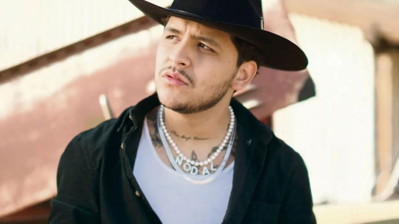 Christian Nodal presume su amor por la joyería al revelar su dentadura de oro puro