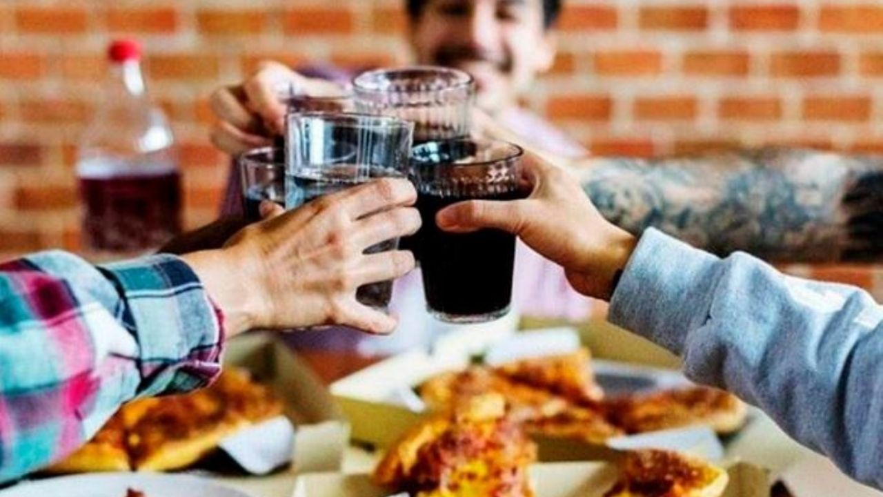 Una familia de 14 integrantes enferma de Covid-19 tras reunión; hay un fallecido