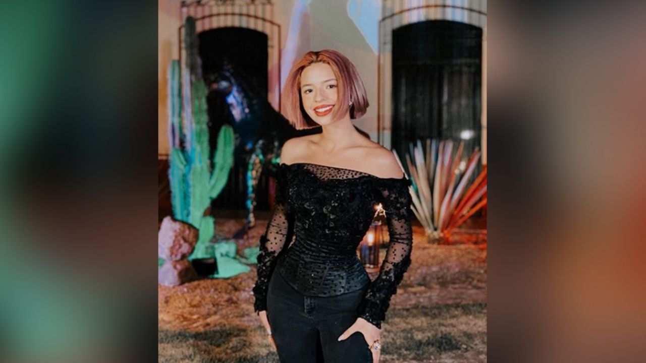 Ángela Aguilar estremece a Instagram al posar en espectacular vestido blanco