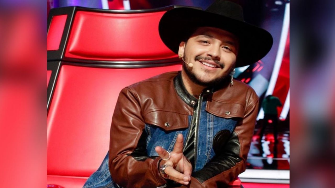 Se comen vivo a Christan Nodal por “perder el piso” al colocarse dientes de oro