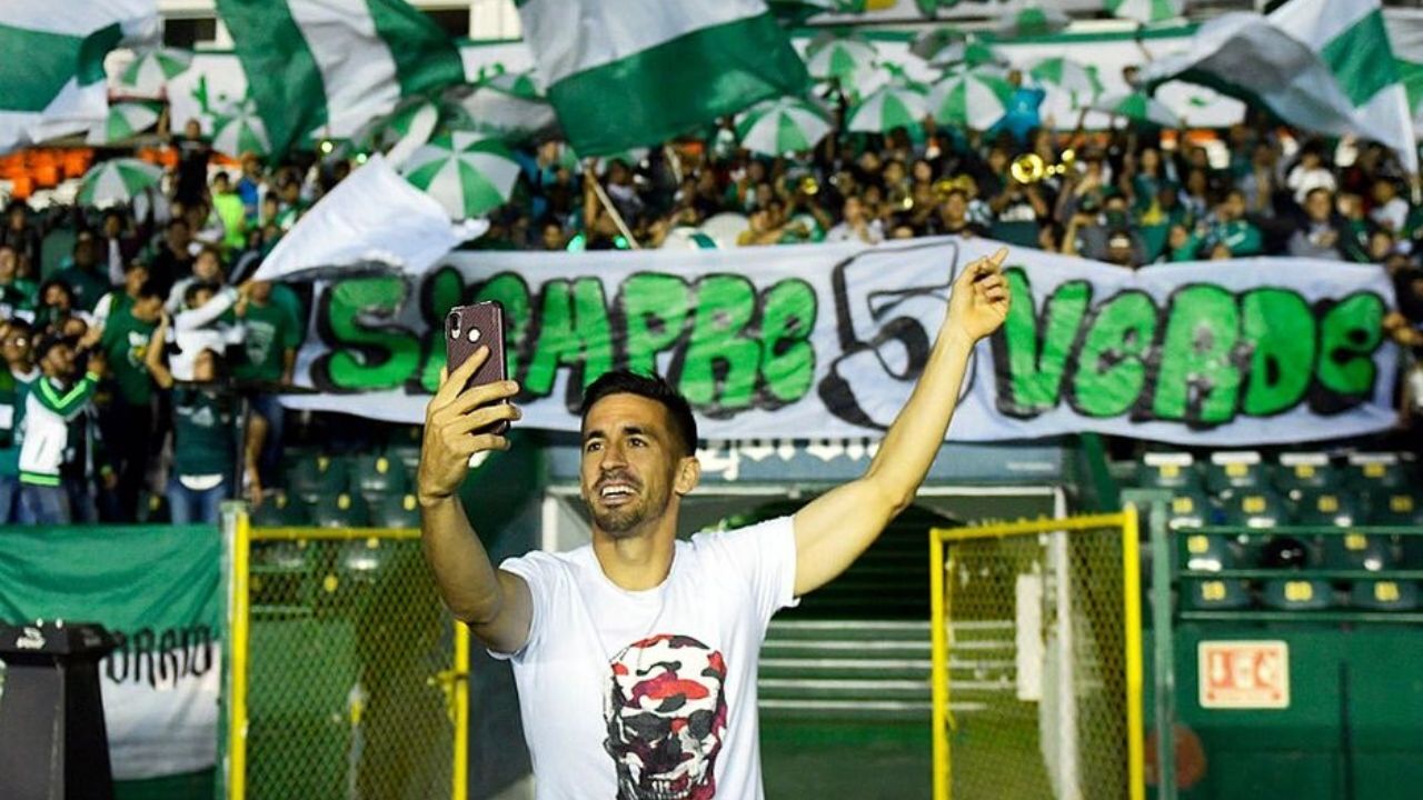 Futbolista del León con Covid-19 es acusado de “mitotero y negligente”