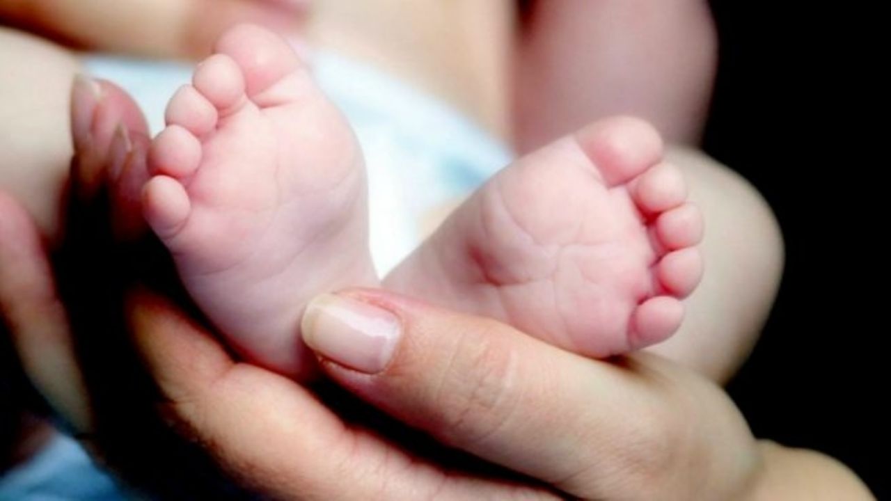 Bebé tuvo un gancho metálico atorado en el esófago por varios meses en EU