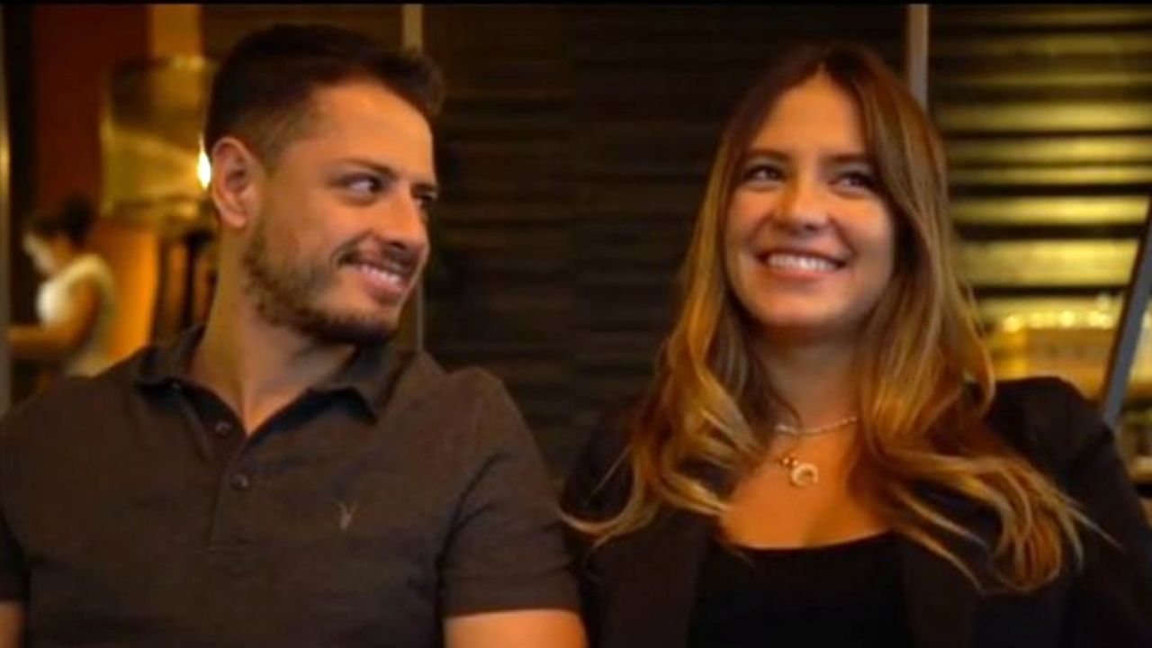 Sarah Kohan, esposa de ‘Chicharito’, presume su enorme barriga de embarazada
