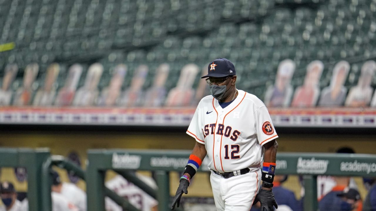 Houston, tenemos un problema menos; los Astros ‘amarran’ a Baker hasta 2021