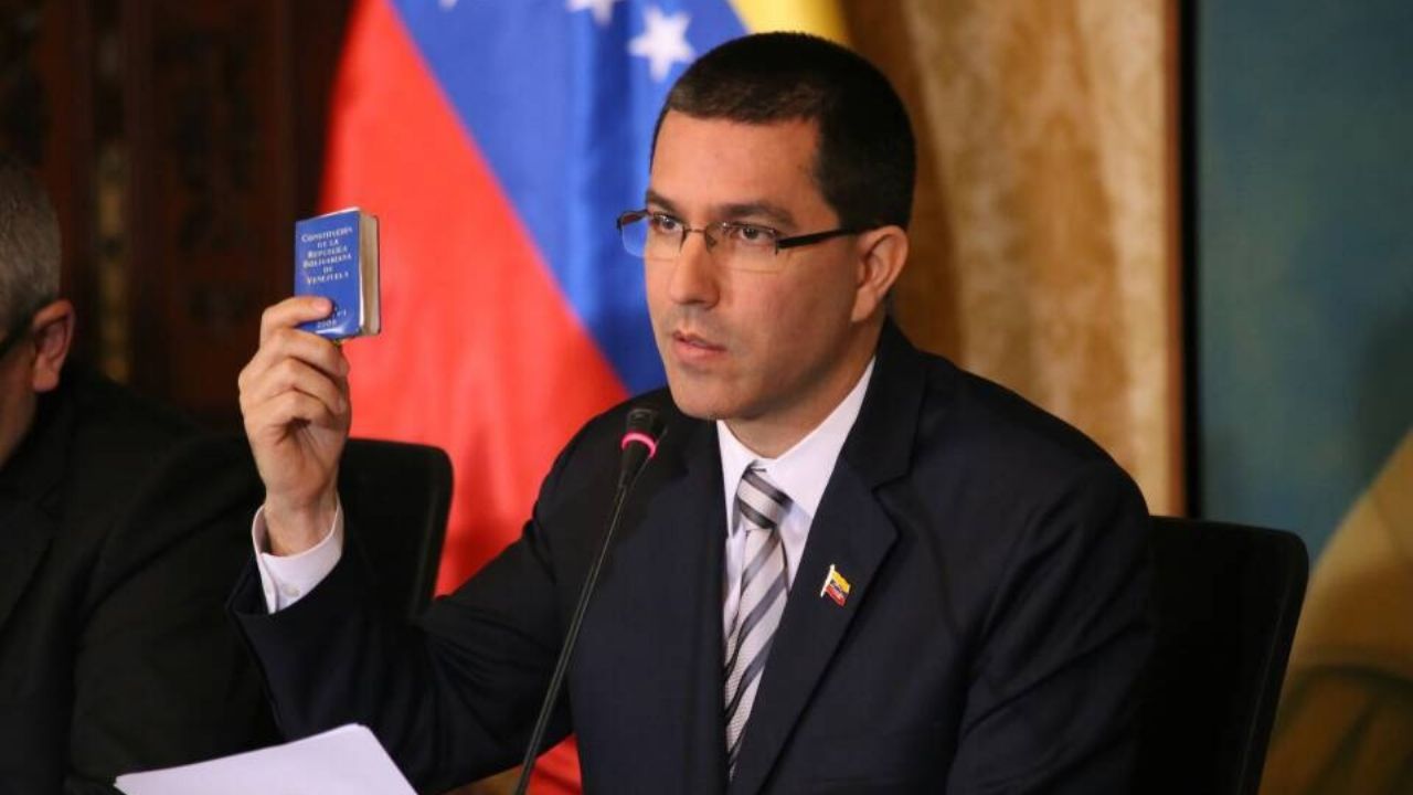 Venezuela denuncia a Colombia tras acusarlos de hechos vandálicos en su sede consular