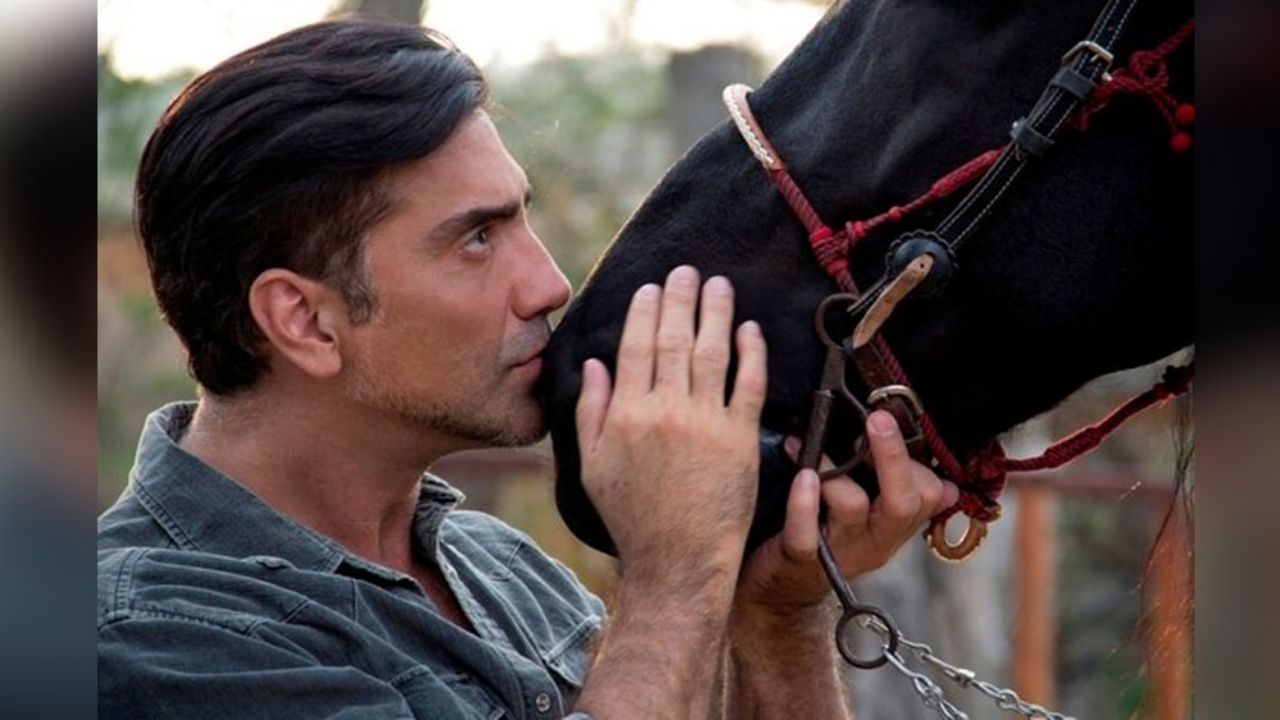 Alejandro Fernández causa furor en Instagram al aparecer junto a un potrillo