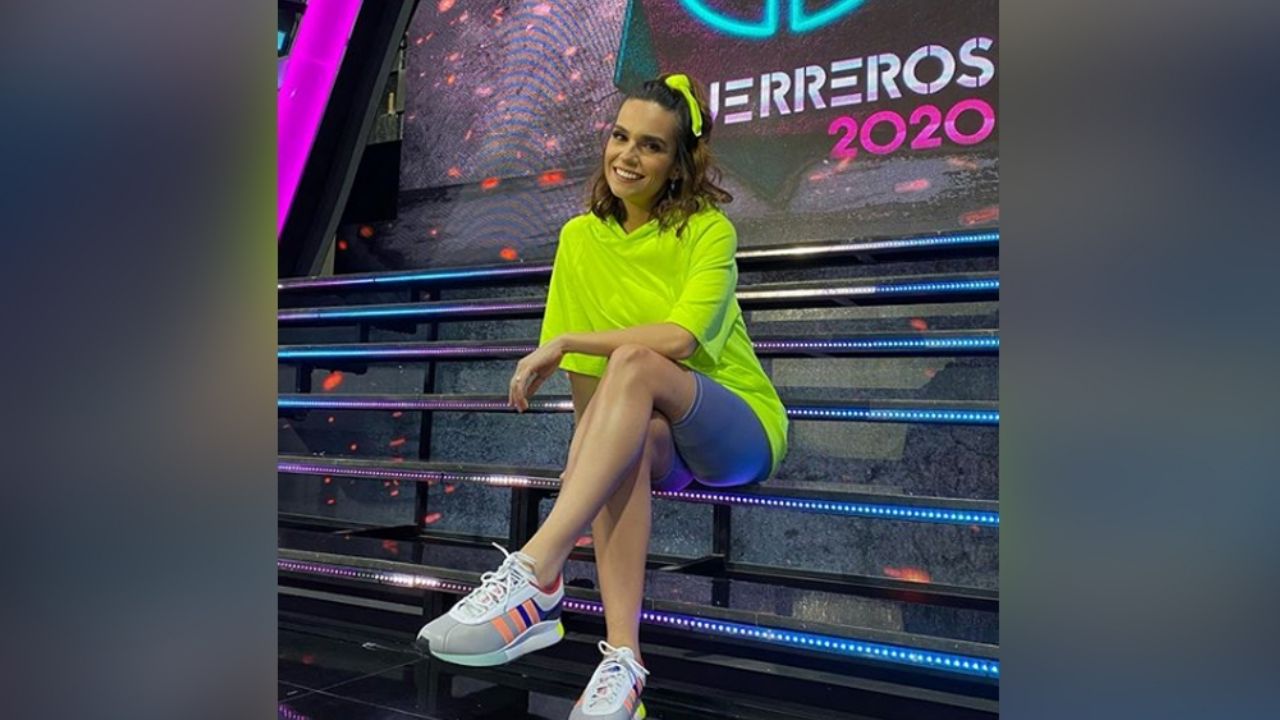 Tania Rincón estremece Televisa y causa furor en redes al lucirse en tan solo una blusa blanca