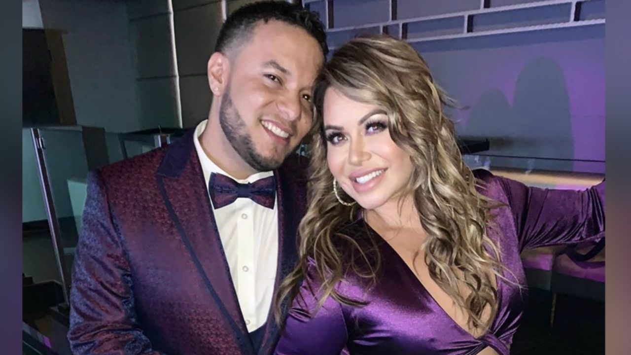 Chiquis Rivera sorprende a Lorenzo Méndez en el baño y redes ‘estallan’: “Atrapado en el acto”